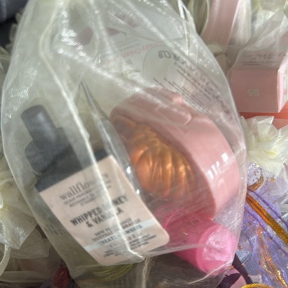 Glow Recipe Bath & Body Set with Pink and Yellow Accents - Picture 6 of 6